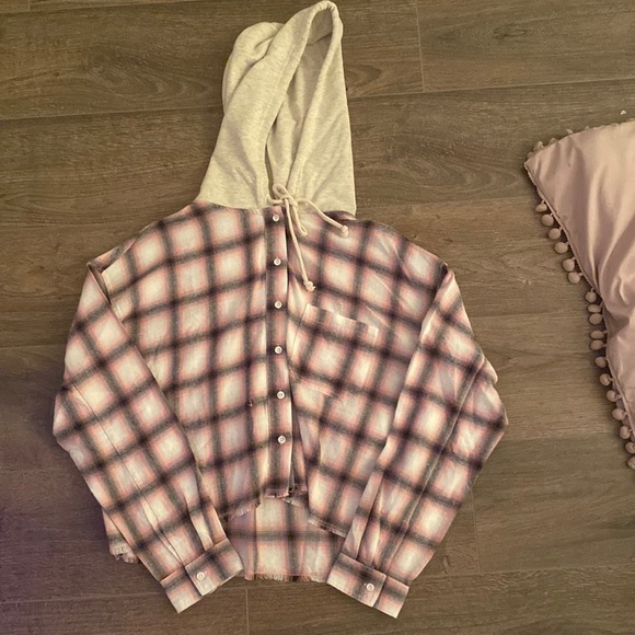 Aeropostale Tops - Aeropostale plaid cropped hooded shirt